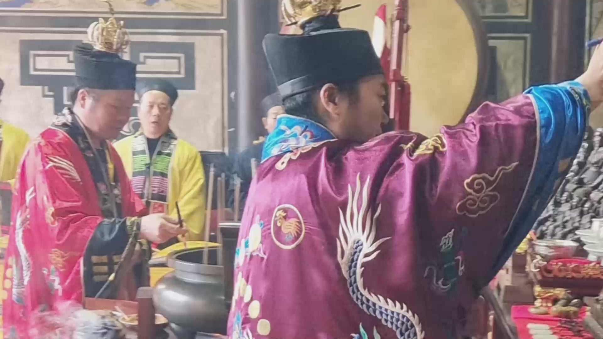 載入影片：