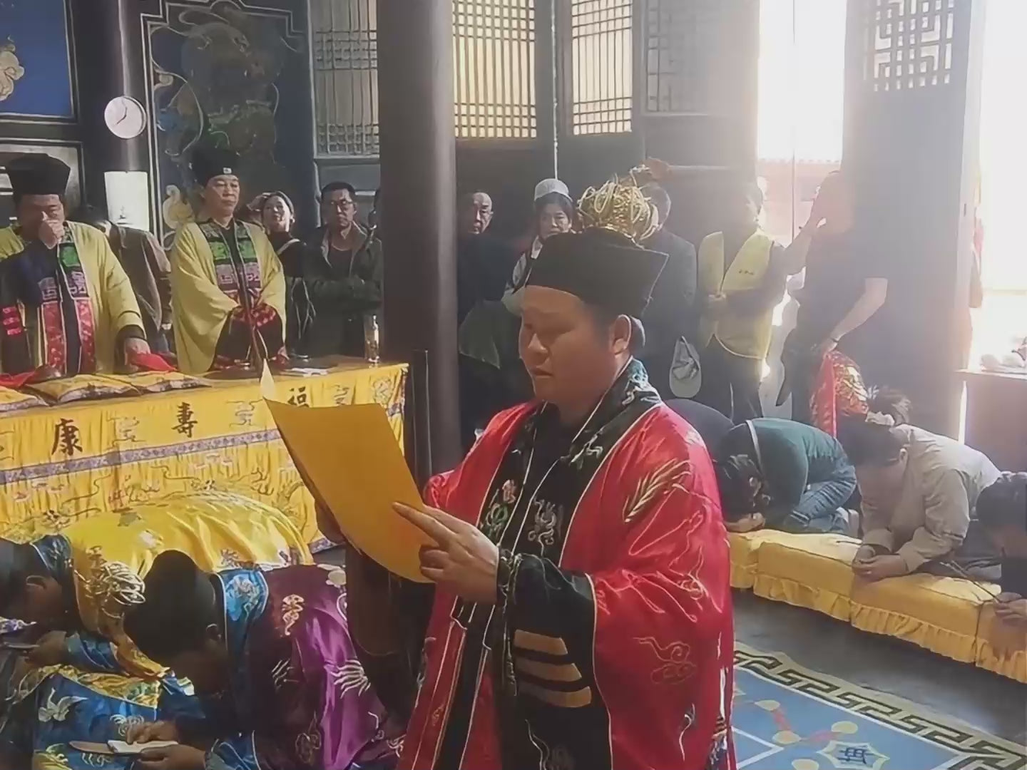 載入影片：