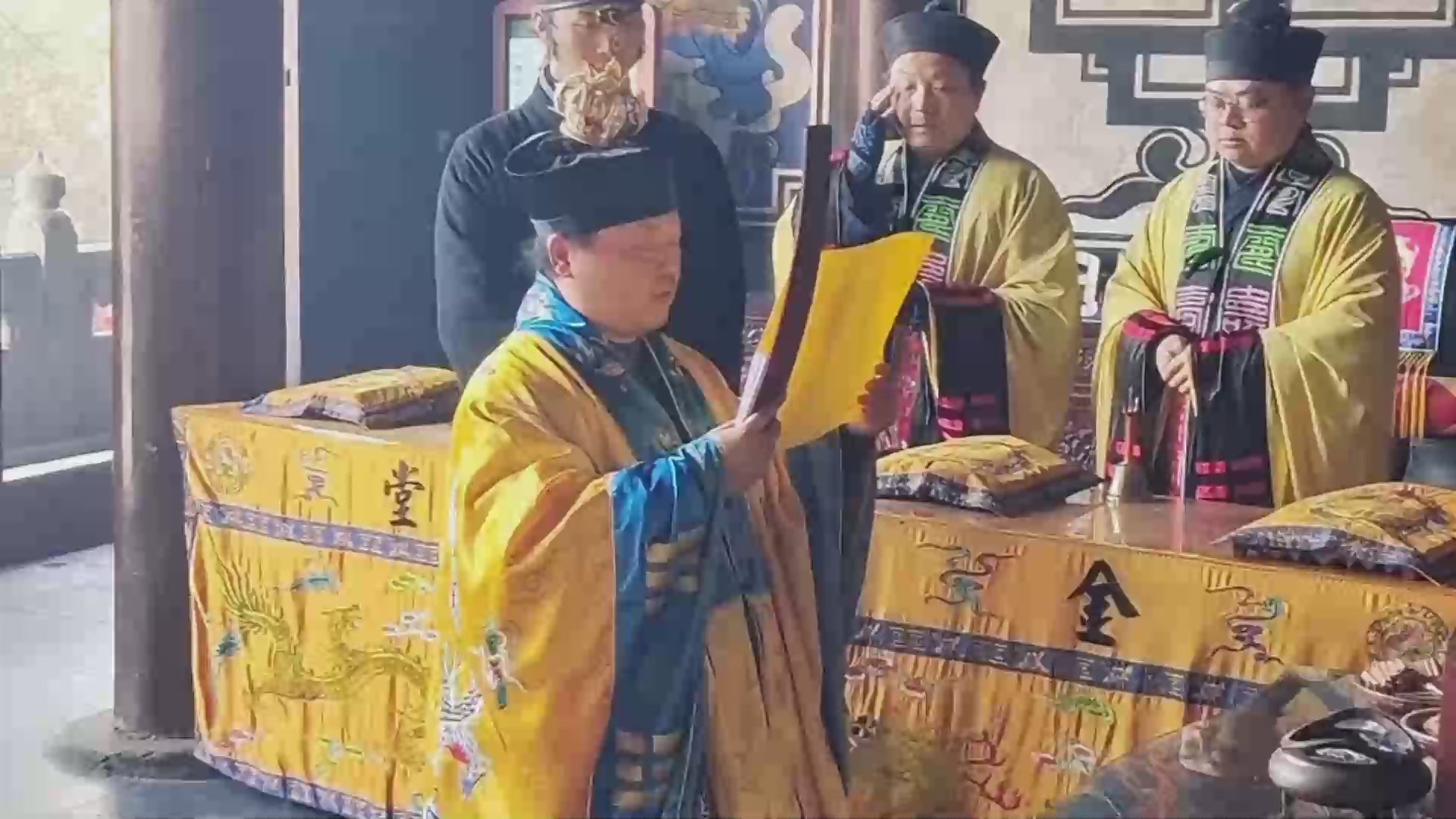 載入影片：