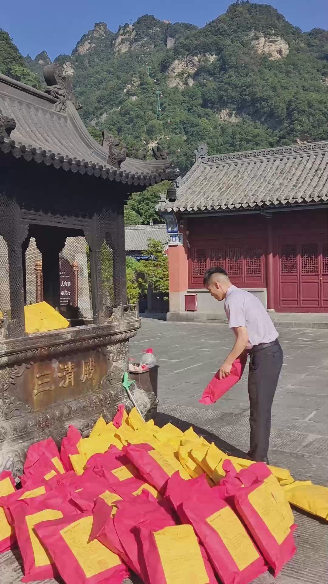 載入影片：